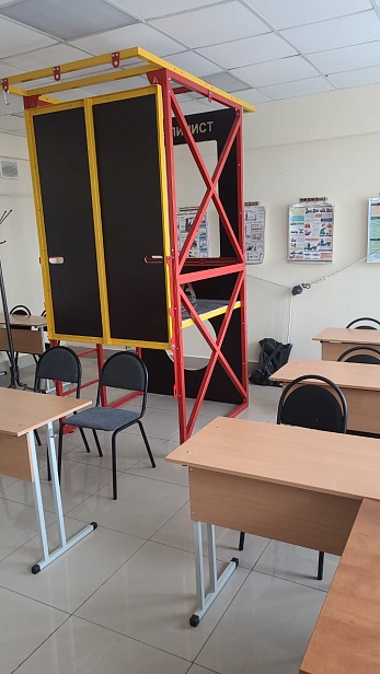 г. Иркутск. В АНО ДПО УЦ "ПРОИЗВОДСТВЕННИК" обучение работам на высоте проводят на сертифицированном учебном полигоне для работ на высоте "АЛЬПИНИСТ" 02-0  г. Иркутск. В АНО ДПО УЦ "ПРОИЗВОДСТВЕННИК" обучение работам на высоте проводят на сертифицированном учебном полигоне для работ на высоте "АЛЬПИНИСТ" 02-0